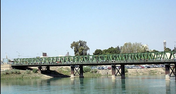 القوات العراقية تسيطر على جسر الموصل غرب المدينة القوات العراقية تسيطر على جسر الموصل غرب المدينة