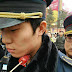 Chinese vendor stabs local officer in the throat with fruit skewer 