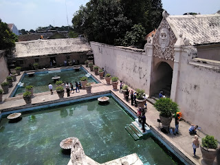 kolam pemandian dilihat dari atas kolam pemandian dilihat dari atas