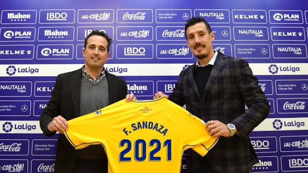 Oficial: Alcorcón, firma Sandaza hasta 2021