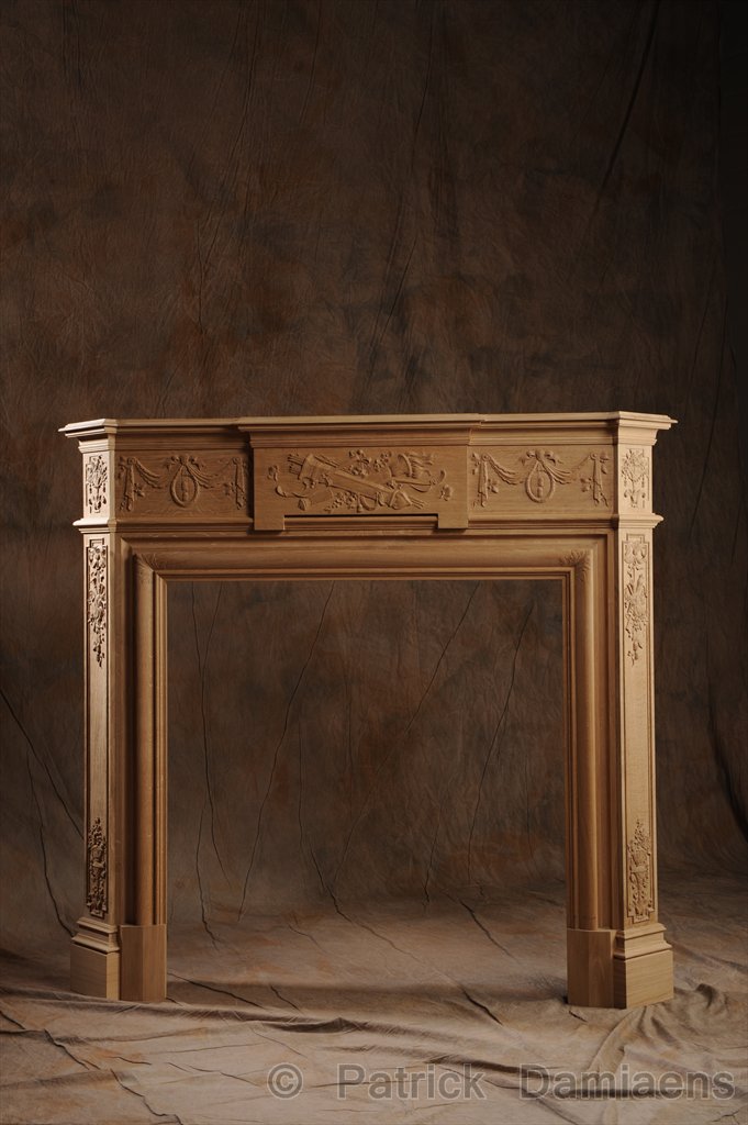 ORNAMENTSCHNITZER Patrick Damiaens: KAMINVERKLEIDUNG AUS HOLZ