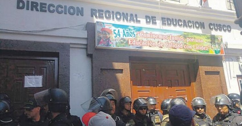 Profesores del Suter toman sede DRE Cusco Profesores del Suter toman sede DRE Cusco