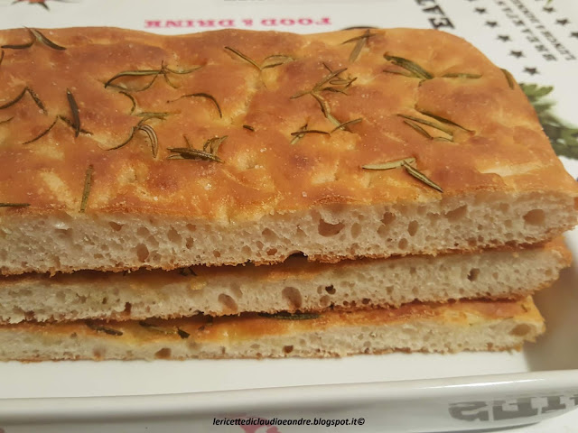 Focaccia morbida al rosmarino