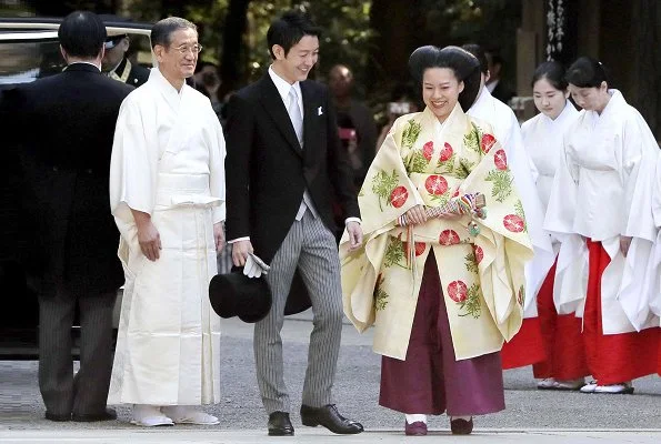 Princess Ayako of Japan got married to commoner Kei Moriya. She wore a large, multiple layered kimono and extravagant molded hair