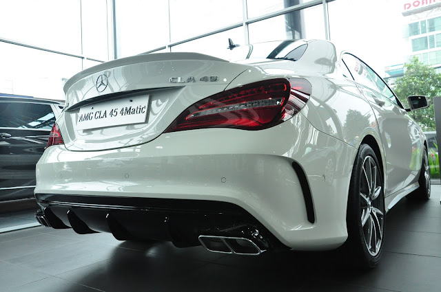 Đuôi xe Mercedes AMG CLA 45 4MATIC 2017 Đuôi xe Mercedes AMG CLA 45 4MATIC 2017 thiết kế mềm mại, lôi cuốn