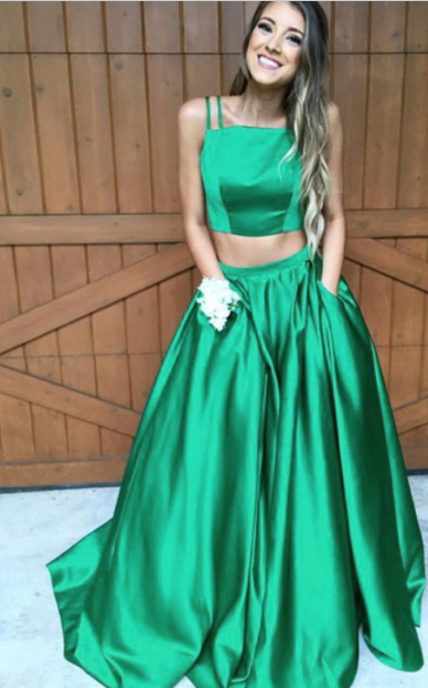 6 Stunning Prom Dresses to Rock on a Prom Night