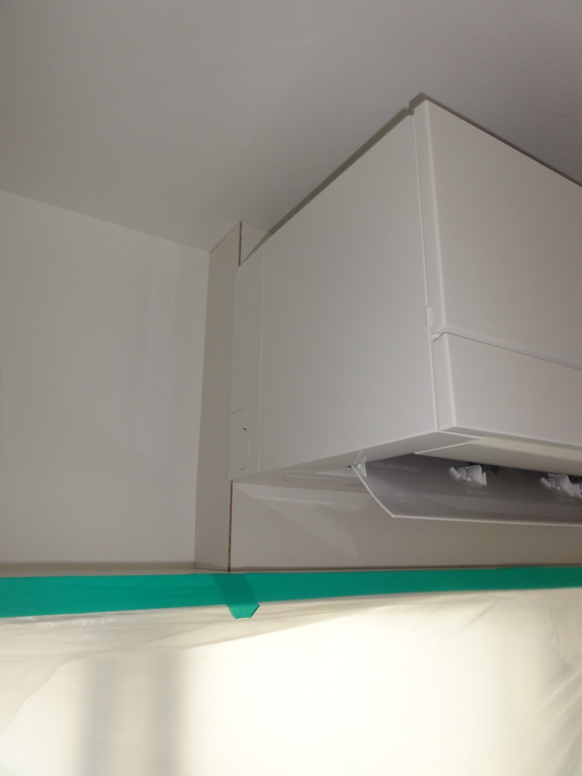 工事屋女社長の奮闘気？ 棚の上に室内機を設置する時の注意点です。