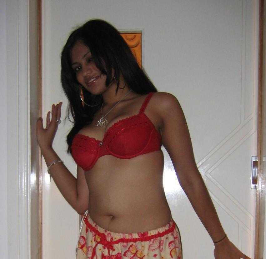 Hot Desi Indian Aunty In Red Bra HD Latest Tamil Actre