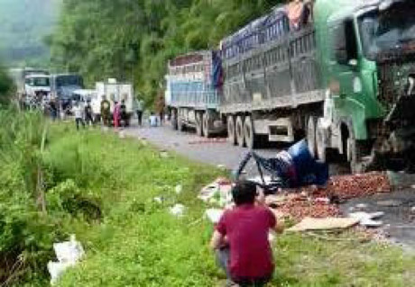 Phu Tho: Tai nan kinh hoang tren quoc lo 32B - Anh 4