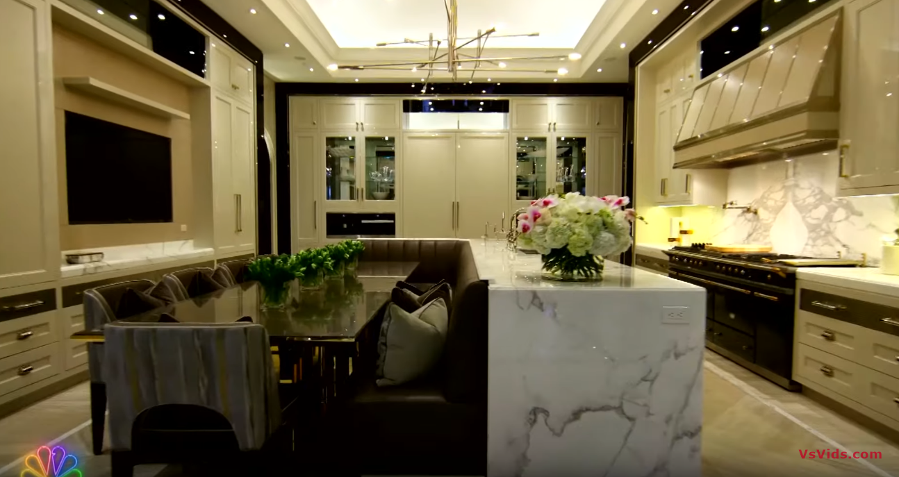 20 Photos vs. Inside Drake’s $100M Mega-Mansion Designer’s GIANT House | Secret Lives Of The Super Rich 20 Photos vs. Inside Drake’s $100M Mega-Mansion Designer’s GIANT House | Secret Lives Of The Super Rich