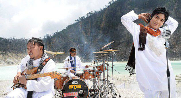 Kunci Gitar Lagu St12 Memujamu