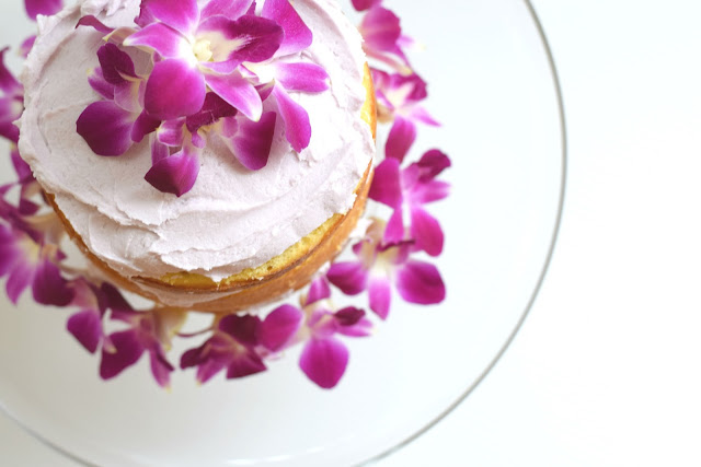 Lemon cake with a homemade lavender frosting recipe :And I mean, what is better than a delicious cake? A delicious cake with even more delicious icing, that's what. The combination of moist lemon cake with sweet lavender frosting is almost too good to be true! 
