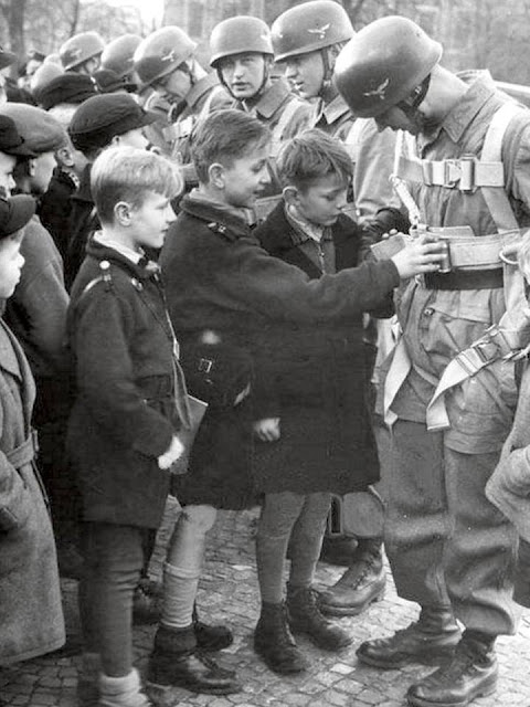 Fallschirmjäger with Hitler Youth worldwartwo.filminspector.com 