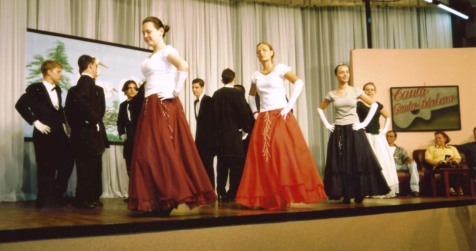 Crônicas das Horas Livres: Razão no. 33 - FolkDanci Group