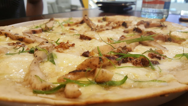 food blogger dubai california pizza kitchen cpk garlic chicken