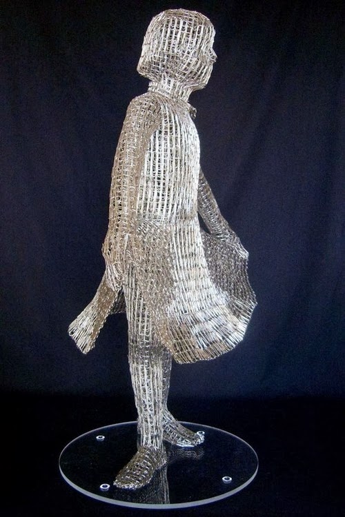 03-New-Dress-Italian-Artist-Pietro-DAngelo-Paper-Clips-Sculptures-www-designstack-co