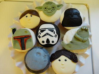 Star Wars Stormtrooper Cupcake Tutorial