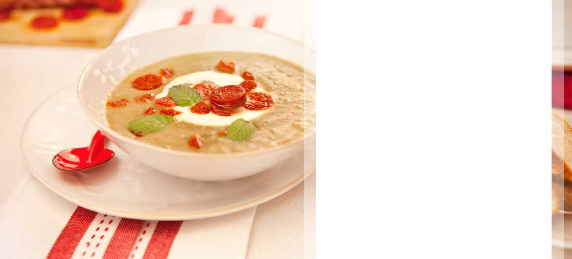 In en om die huis Spicy tomato and split pea soup with chorizo