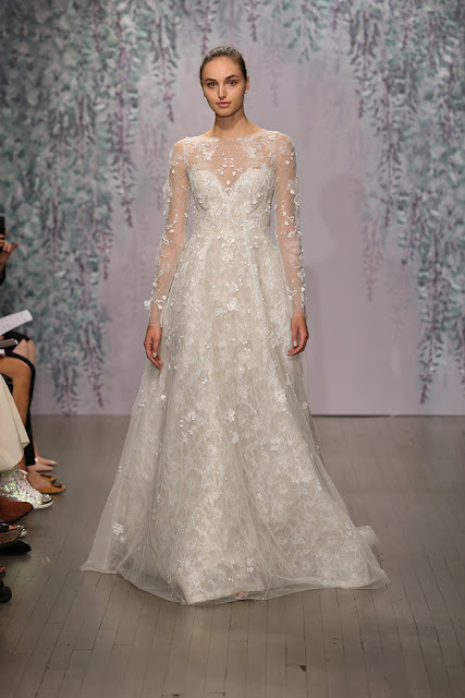 Vestido de novia de Monique Lhuiller para 2016 - Foto: Don Ashby Vestido de novia de Monique Lhuiller para 2016 - Foto: Don Ashby