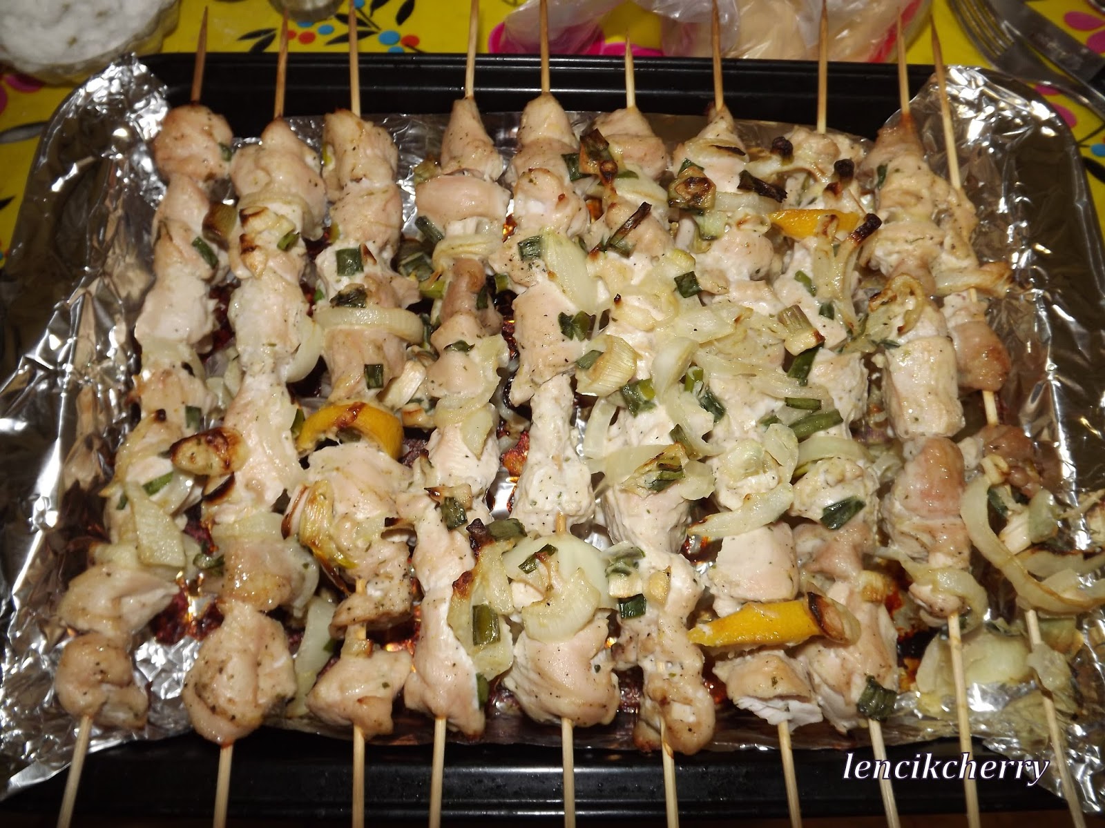 Куриный шашлык в духовке на шпажках с шампиньонами