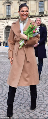 Manteau Max Mara / top By Malene Birger / bottines Gianvito Rossi