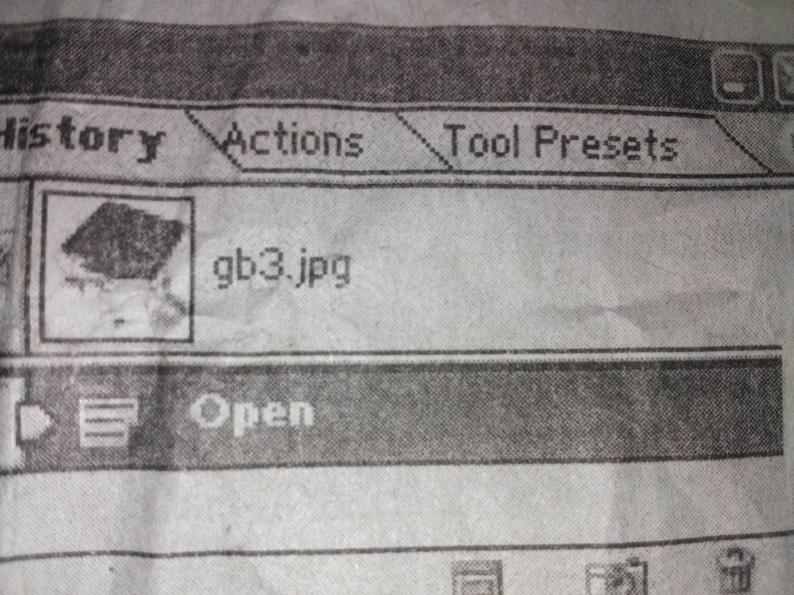 Desainer profesional menggunakan Adobe dan Corel Draw