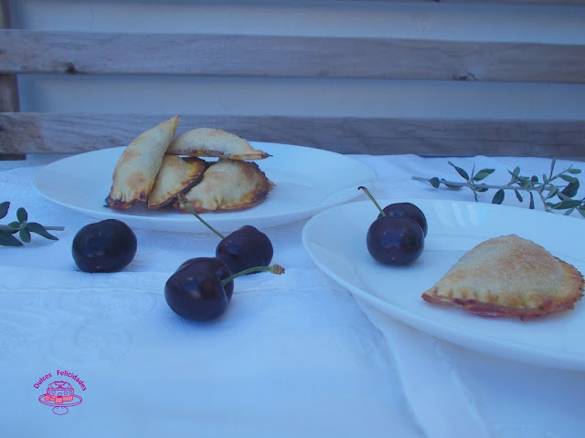 Empanadillas dulces de cerezas