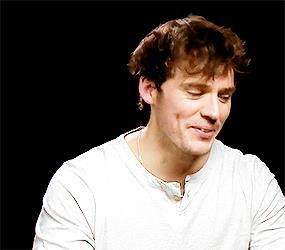 Dang met moi? Hay nhin nu cuoi cua Sam Claflin (Me Before You) de duoc 'sac' day nang luong nao! - Anh 13