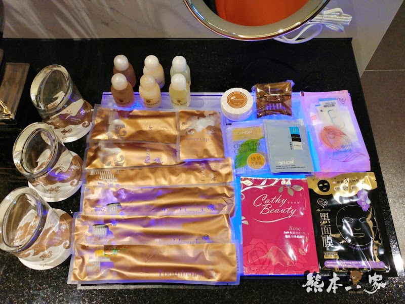 三重江月行館|挑高房型與媲美好樂迪KTV視聽室獨立空間|大窗綠化環境好舒適