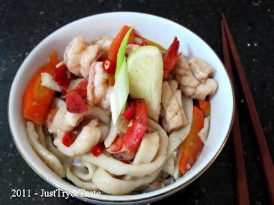 Resep Udon dengan Udang, Cumi-Cumi & Sayur JTT