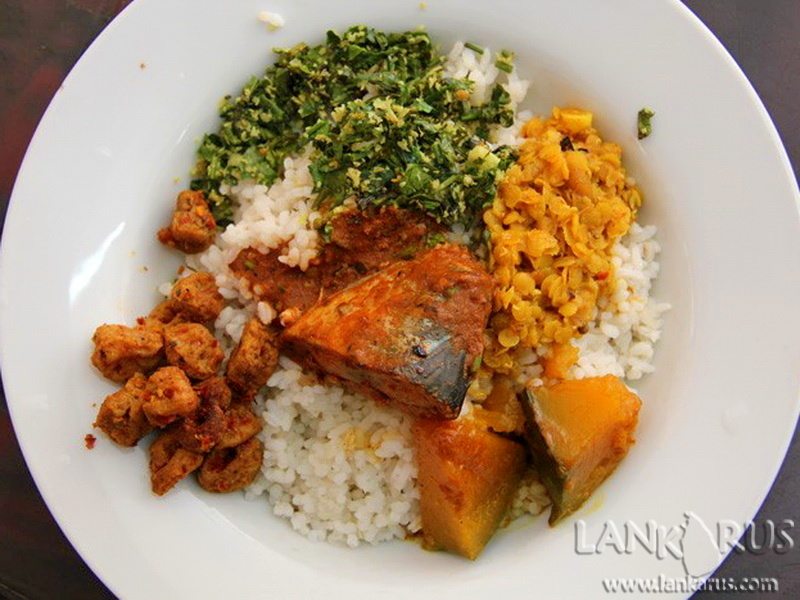 Кухня шри. Рис и карри Шри Ланка. Фиш карри Райс. Fish Curry блюдо Шри Ланка. Национальная еда Шри Ланки.