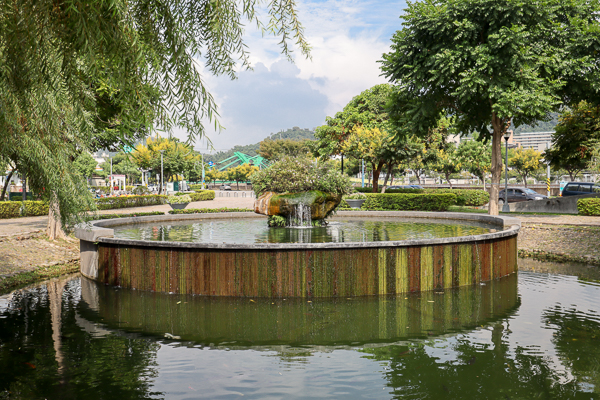 台中北屯新都生態公園有生態池和一大片陽光草坪，親子同遊好去處