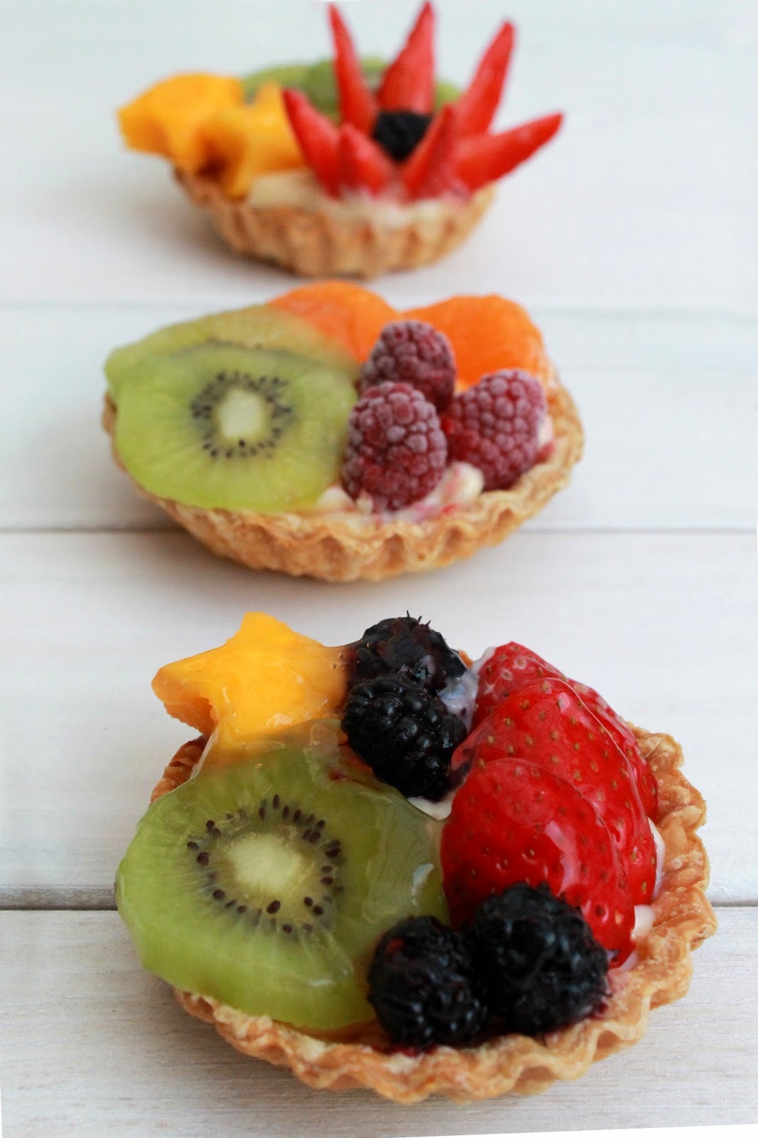 CUCHARADAS DE PLACER Tartaletas de Frutas con crema Pastelera de vainilla