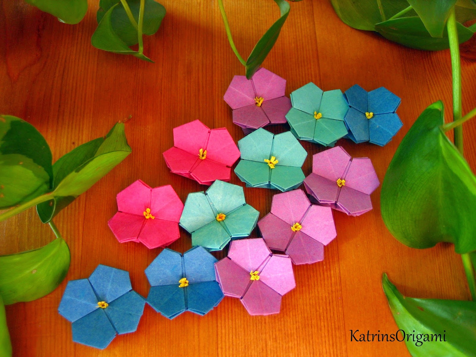 Titel: Origami Einfache Blume: Eine blühende Freude für Groß und Klein – Mit Kostenlosen Faltanleitungen!