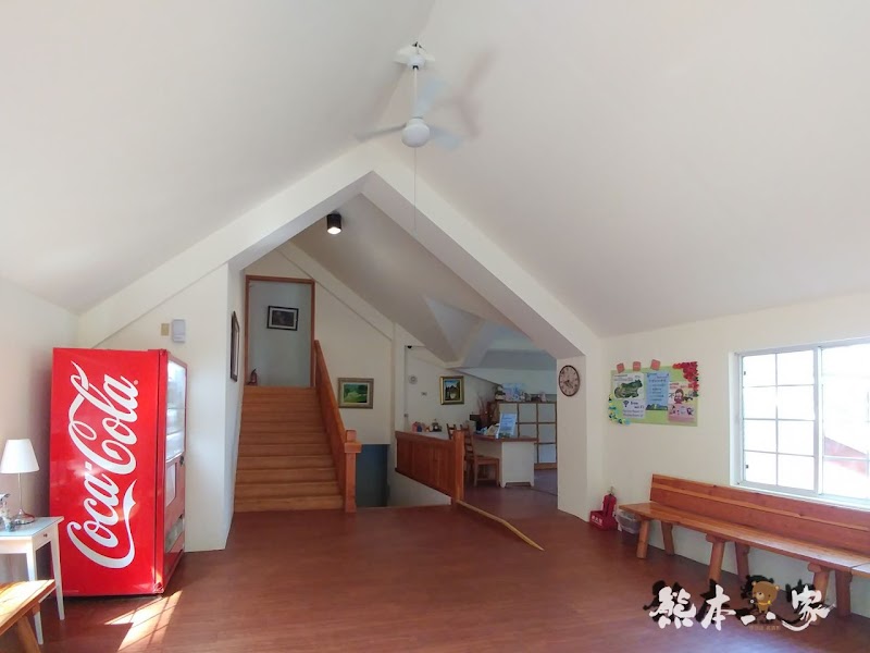 苗栗飛牛牧場親子住宿|牧場原墅家庭房|森林芬多精相伴的童趣屋