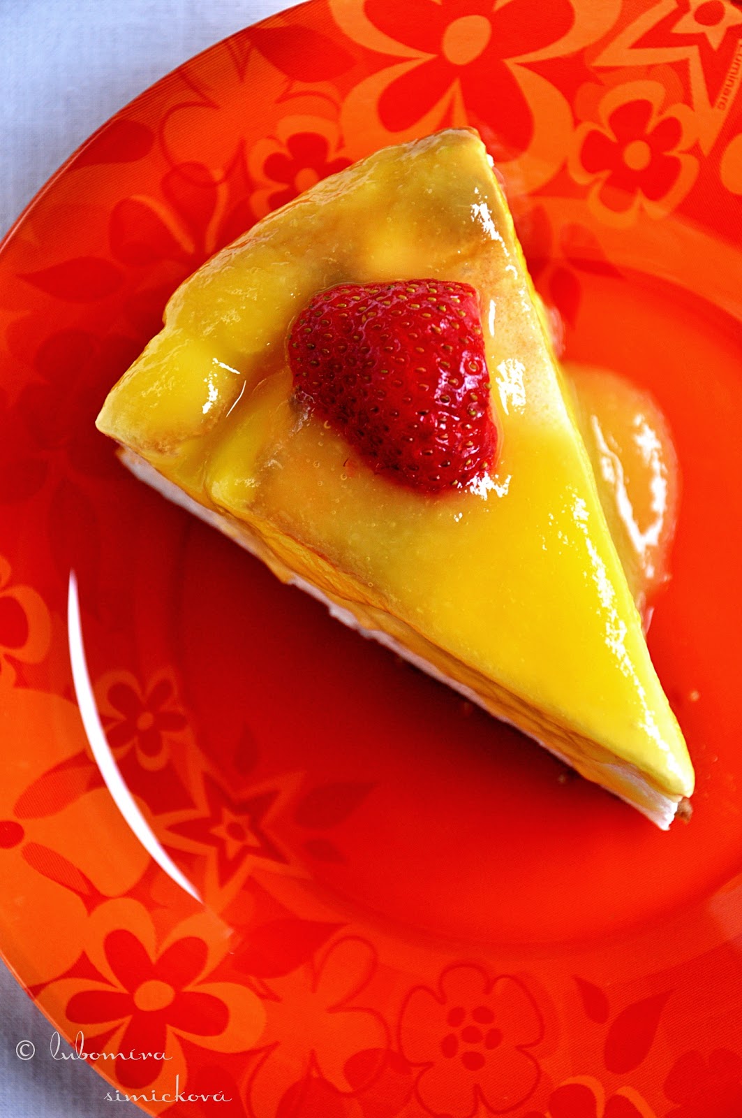 CoLoRes, SaBoRes, oLoRes...CoLoRs, TaSTeS, SmeLLS sour cream cake with