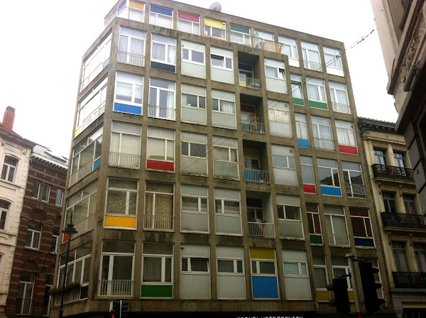 Bruxelles - Immeuble rue Van Artevelde.  Architecte: Paul-Amaury Michel  Construction: 1955