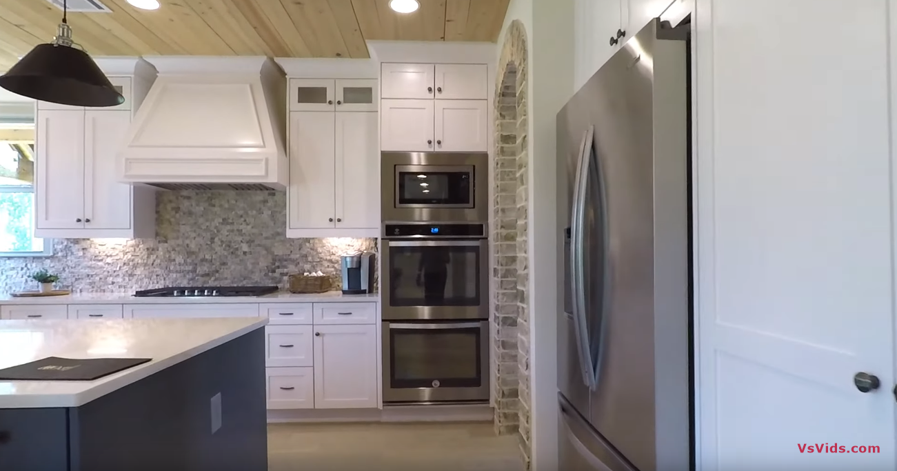 27 Photos vs. A LOOK INSIDE A 5 BDRM DECORATED MODEL HOME NORTH OF ATLANTA - Luxury House & Interior Design Tour 27 Photos vs. A LOOK INSIDE A 5 BDRM DECORATED MODEL HOME NORTH OF ATLANTA - Luxury House & Interior Design Tour