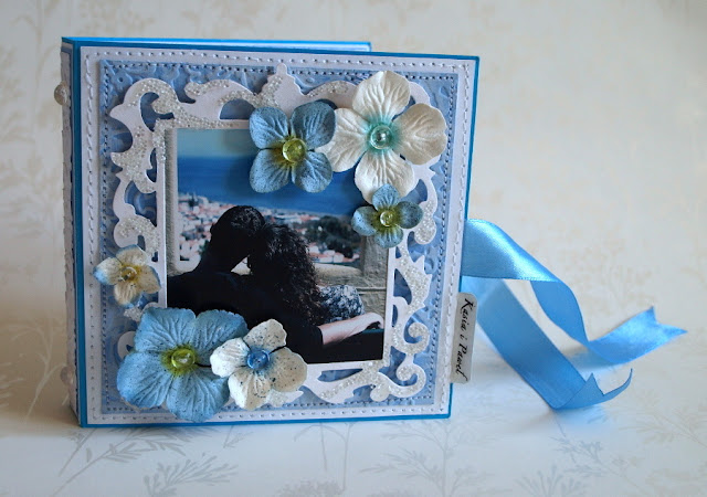 memories_ handmade wedding card with Sizzix Framelits Die Set - Frame, Ornate #657560 _kartka książka z portretem_mikrogranulki_prima flowers