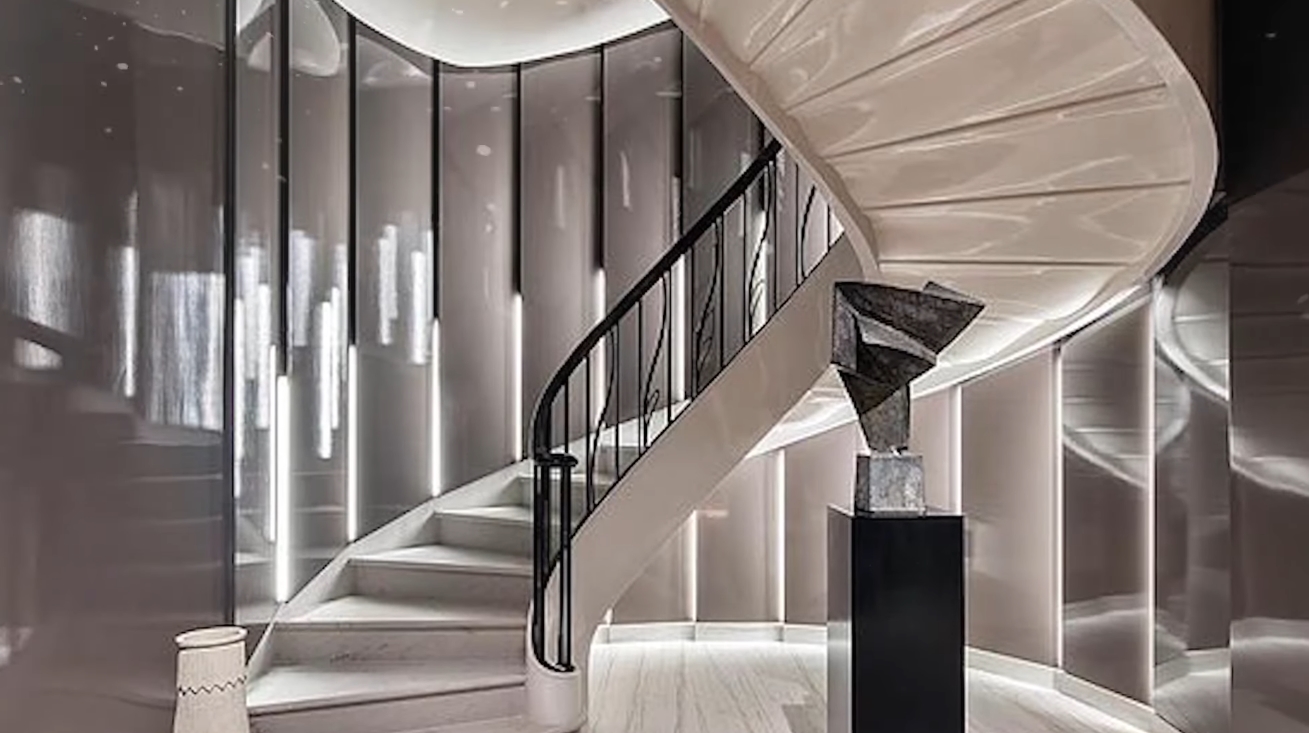 27 Photos vs. Inside New York’s Skinniest Skyscraper vs. Luxury Penthouse Interior Design Tour