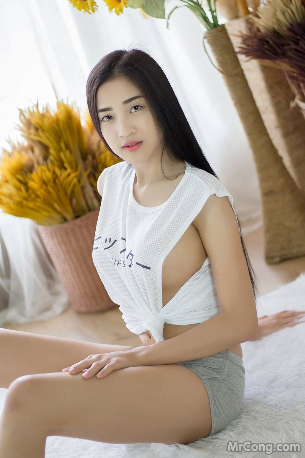 Model Minggomut Maming Kongsawas let go of her chest with super sexy tight pants (12 pictures) photo 1-1