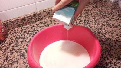 vaciar la nata en el bol