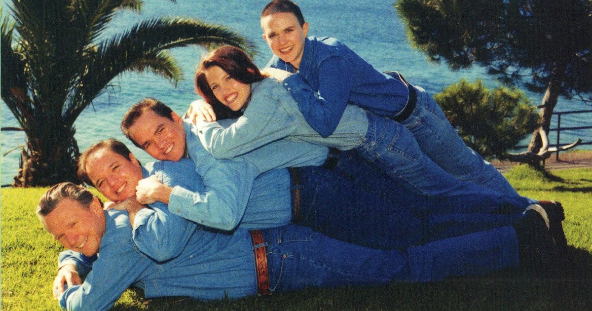 18 Awkward Family Studio Portraits of the 1980s Vintage Everyday