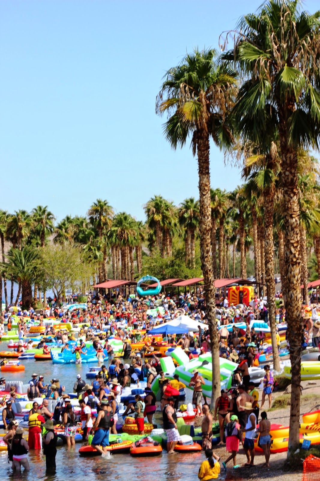 laughlin-buzz-river-regatta-2014-float-photos-part1