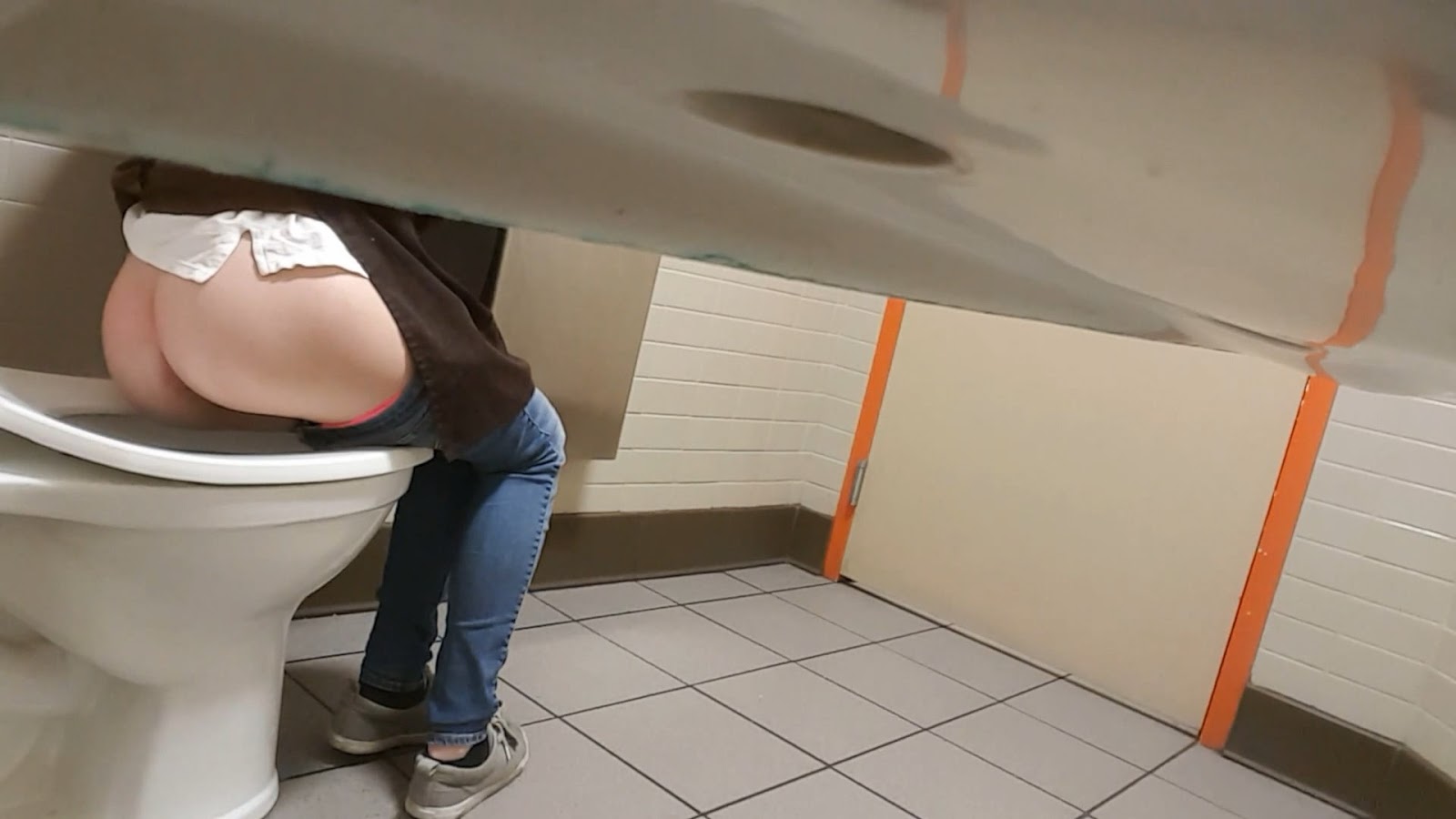 скрытые камеры туалет эротика видео фото 36
