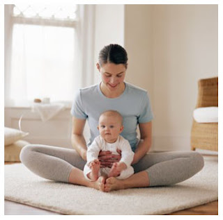 Resultado de imagen para mujeres haciendo yoga con bebés