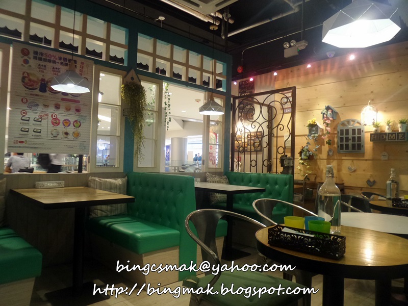 人在坑口。又試XOXO Café Lab