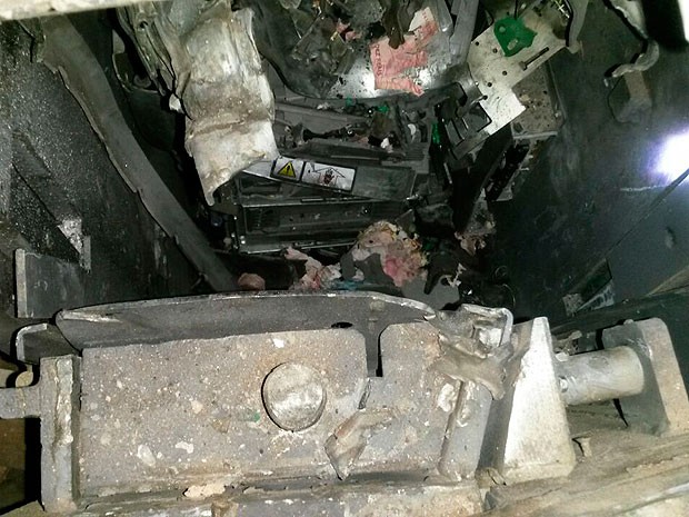 Caixa eletrônico ficou totalmente destruído em Catolândia (Foto: Divulgação / PM)