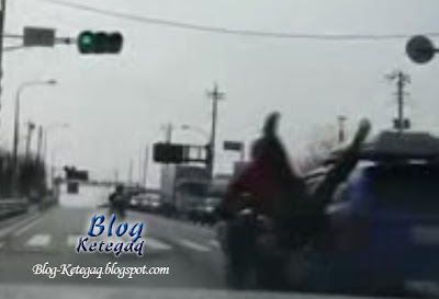 Video: Anak jatuh motor, ayah terus memecut