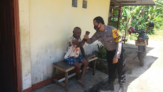 Bhabinkamtibmas Tanjung Ria Sambangi Warga Binaannya di Jalan Kayu Batu.lelemuku.com.jpg Bhabinkamtibmas Tanjung Ria Sambangi Warga Binaannya di Jalan Kayu Batu.lelemuku.com.jpg